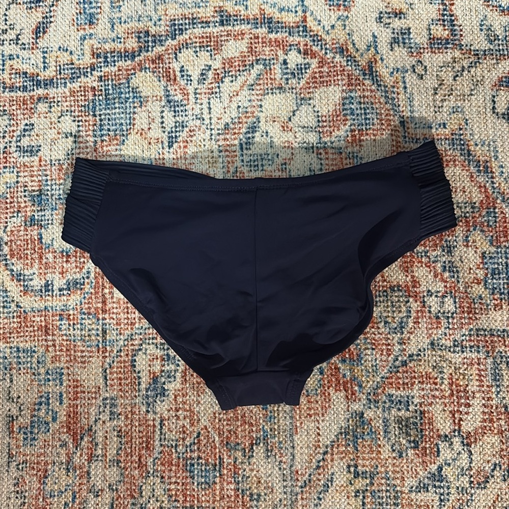 Robin Piccone Lily Twist Bikini Bottoms in Navy SZ XS NWOT - Picture 4 of 6
